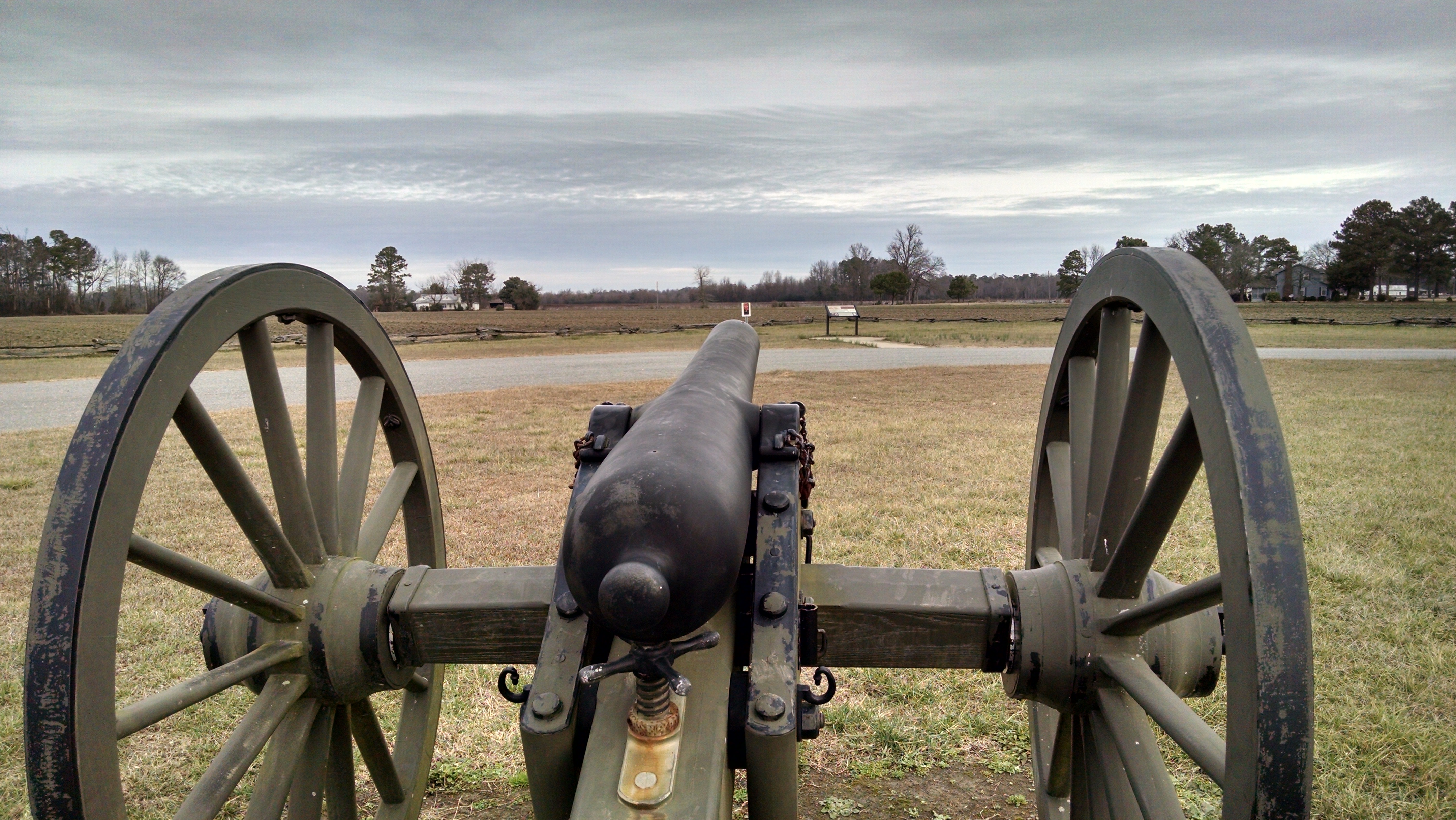A lone cannon stands on the Morris Farm. Johnston's infantry attacked from the far tree line late on March 19 in an effort to break Slocum's line.