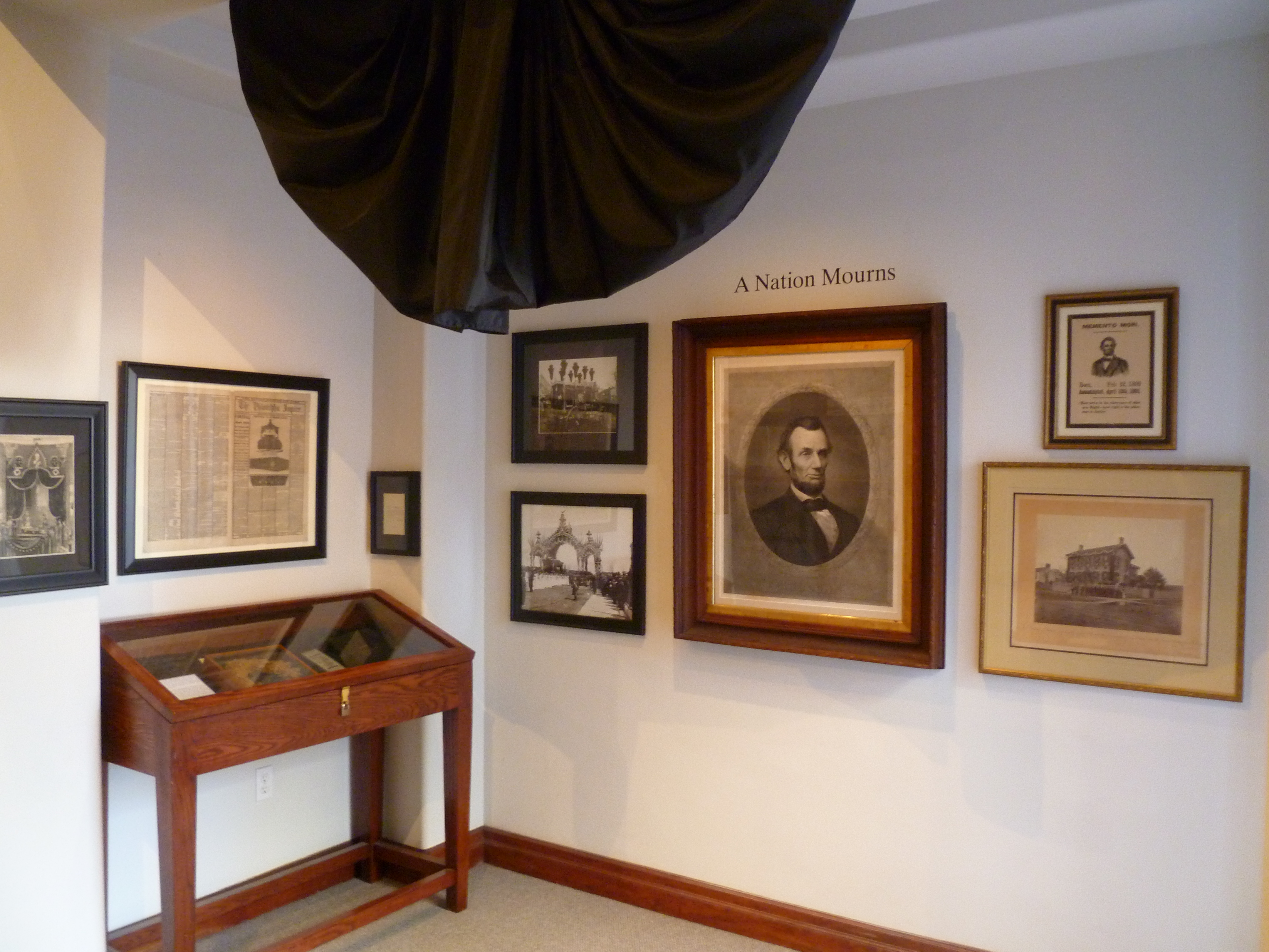 A display educating visitors on Lincoln's death and the nation's mourning
