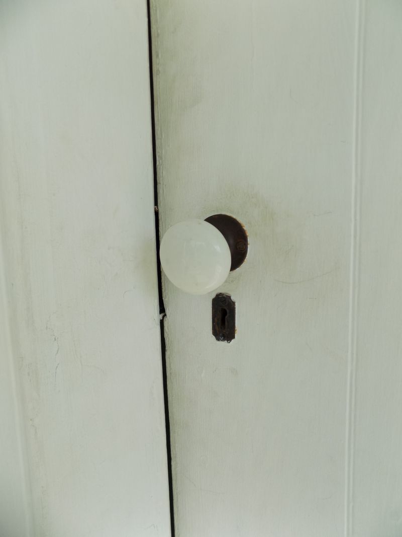 Exterior door handle detail; Stonewall Jackson Shrine. Photography by Sarah Kay Bierle, 2016.