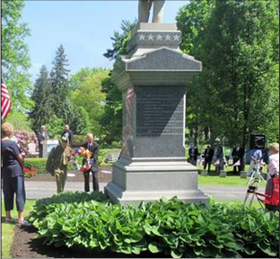 Laying a wreath at the monument on Memorial Day. (Image courtesy Ted Heineman)