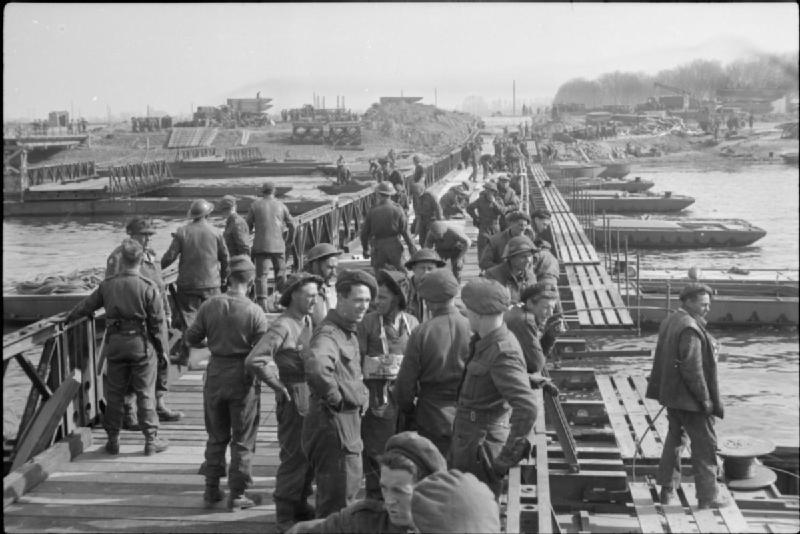 The-first-Bailey-bridge-over-the-Rhine-nears-completion