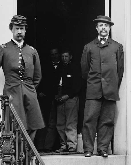Hoffman-guys in door